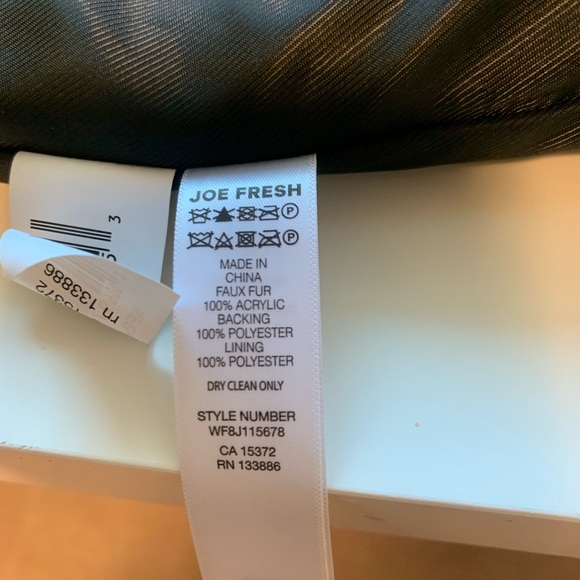 Joe Fresh Women’s Faux Fur lined Sleeveless Vest/Top, Black. Size S - Picture 7 of 9